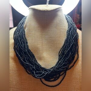 🖤🐝🐞Elegant Black Beaded Necklace